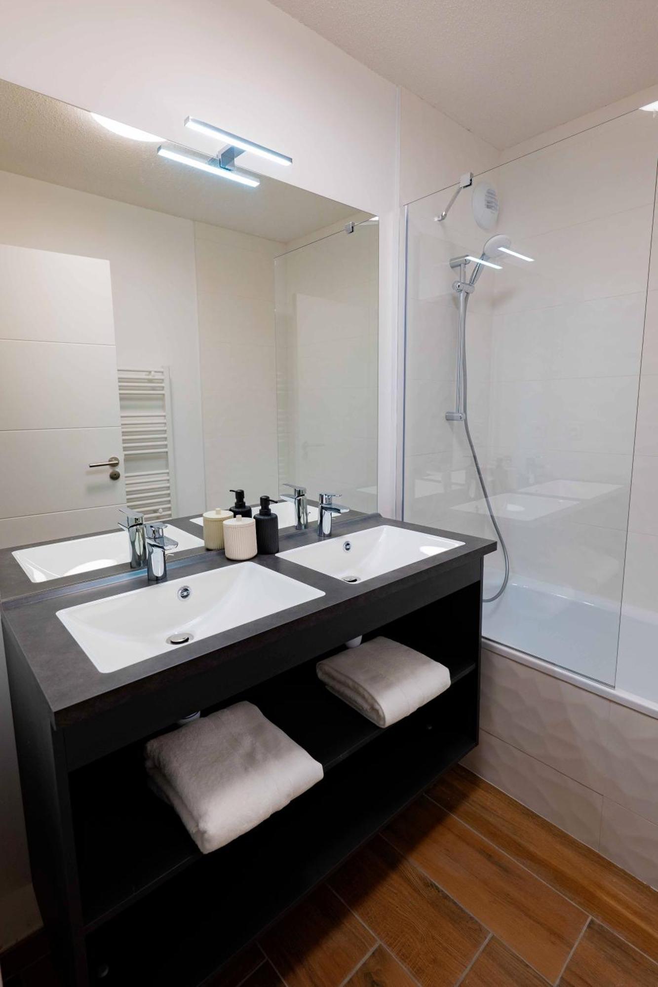 Residence Arya - Living Stone Vars  Buitenkant foto
