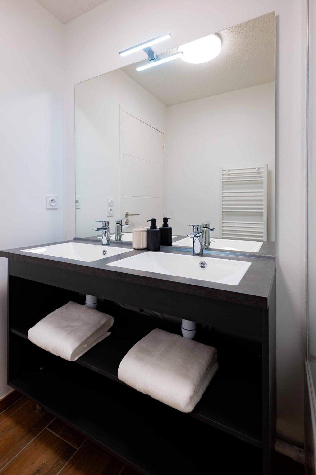 Residence Arya - Living Stone Vars  Buitenkant foto
